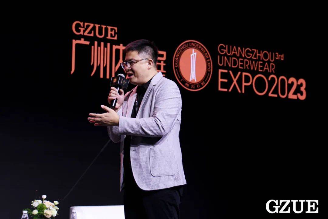 佛山市梧桐本色内衣有限公司总经理 刘建新△华美时尚集团董事长 周