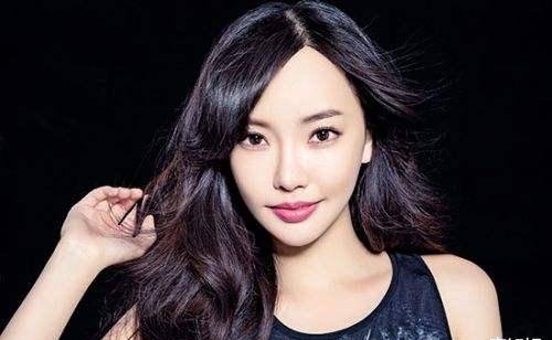 大二时被王晶发掘带入行,拍3部电影狂捞26亿,今成"最美晶女郎"_作品