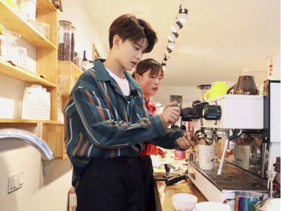 "热血打工人"任嘉伦,十八般武艺样样会,却败给英年早婚?