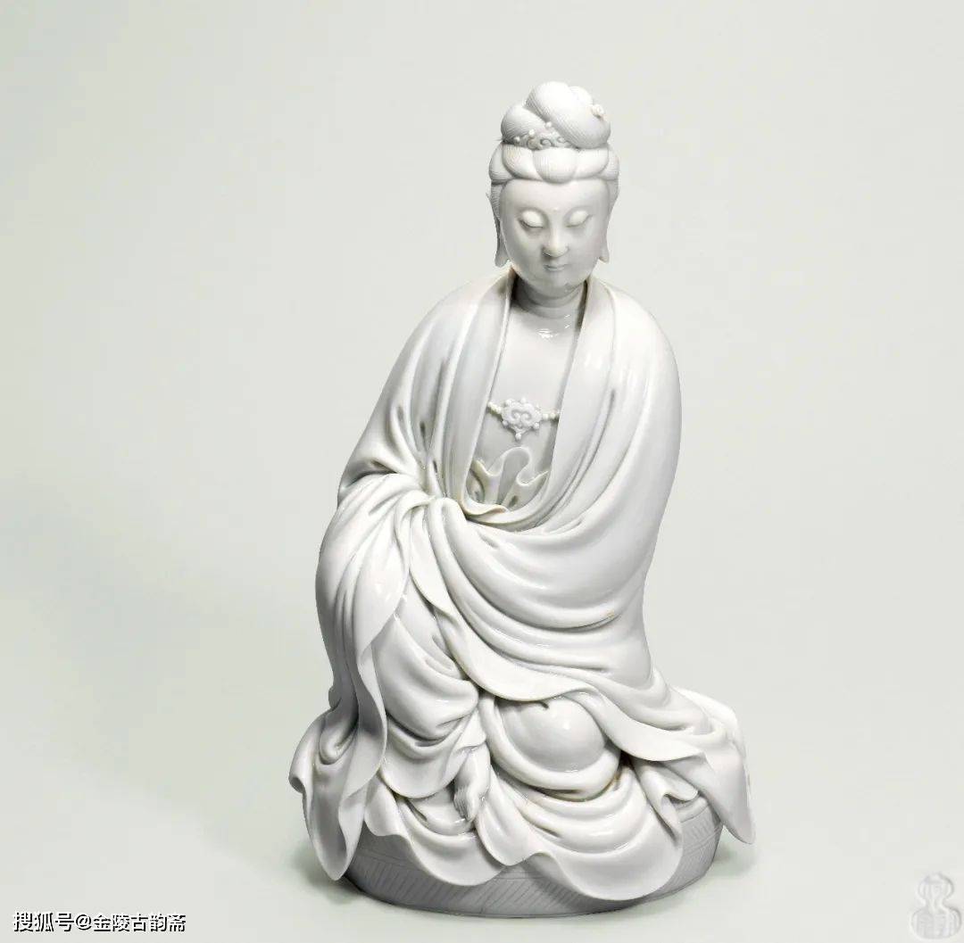 最美中国白”拍出1633万天价，国宝级德化白瓷观音坐像赏析_cm_何