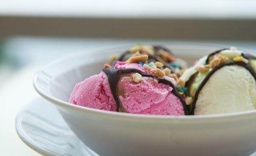 那么长期饮酒可能会抑制胰岛素的分泌,就会导致糖原异生,那么这个时候