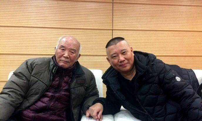98岁杨宝璋去世,灵堂简朴,生前手肿爱穿唐装,在相声界辈分最大_杨宝章