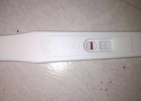 月经没来,验孕棒一深一浅,是怀孕了吗?看完后你就知道了!