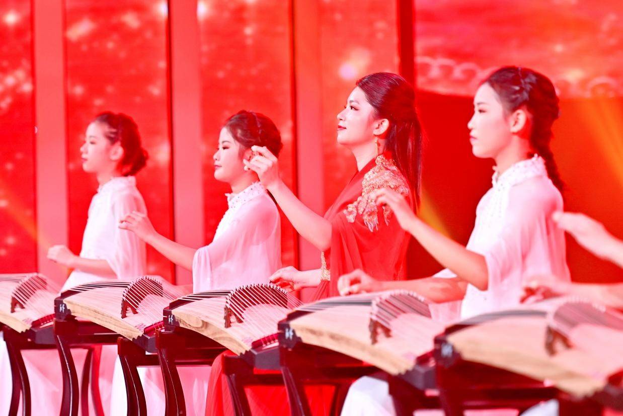 青年古筝演奏家邱琼丽个人艺术简介_音乐会_教学_文化