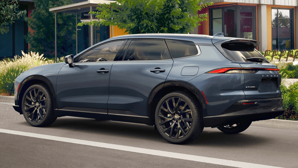 皇冠家族新成员 定位5座中型SUV 丰田Crown Signia官图发布_搜狐汽车_搜狐网