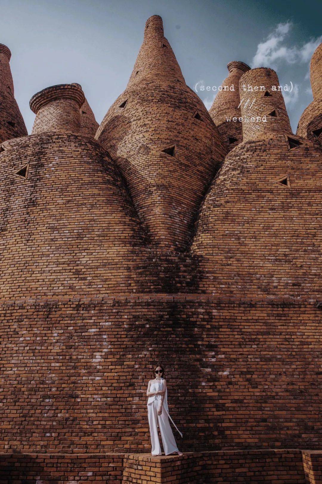 图虫创意这个看似毫无章法的建筑出自一位出生在弥勒的"奇人"罗旭之手