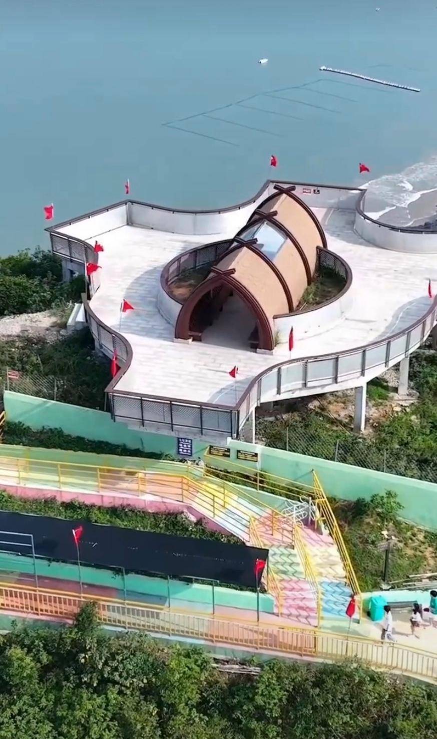 温岭山海之韵玻璃桥:探险之旅,尽享壮观自然风光_游客_旅游_大海