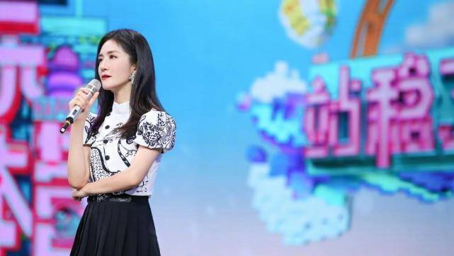 原创            赵丽颖李冰冰两大女神齐聚，看到谢娜的宣传语，关系好坏一目了然