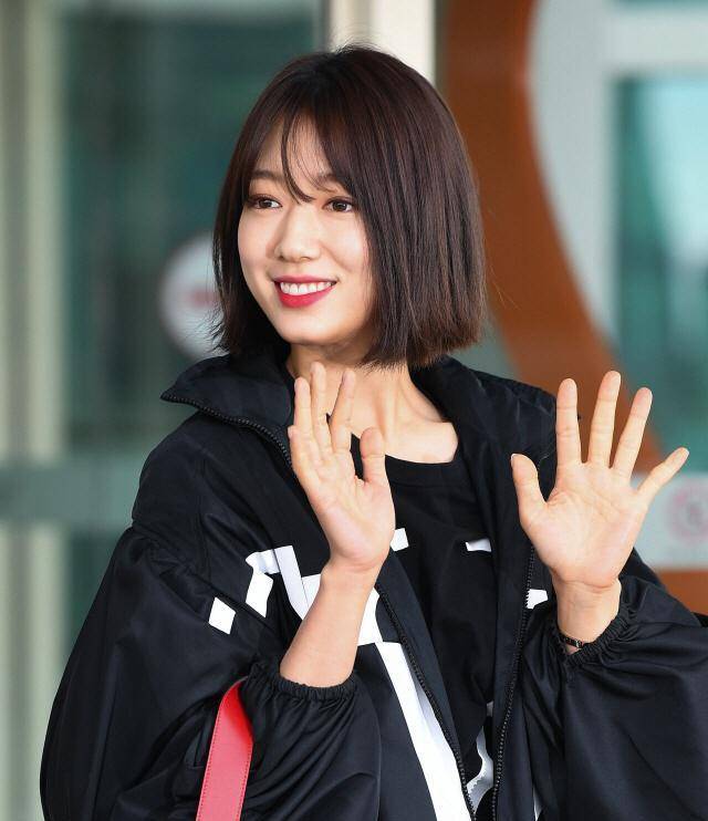 29岁朴信惠终于换新发型了,波波头被吐槽有点土气,不过俏皮可爱_造型