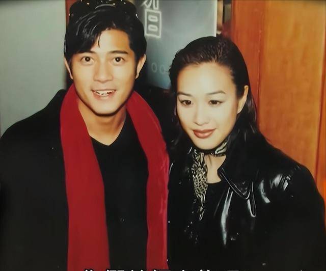 1998年,郁闷的钟丽缇选择出国度假,却意外结识了第一任妻子,比利时