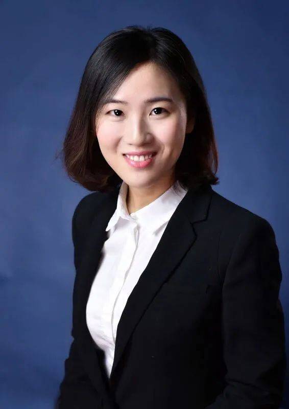 具有注册会计师证书,证券从业资格证和新三板董秘证书