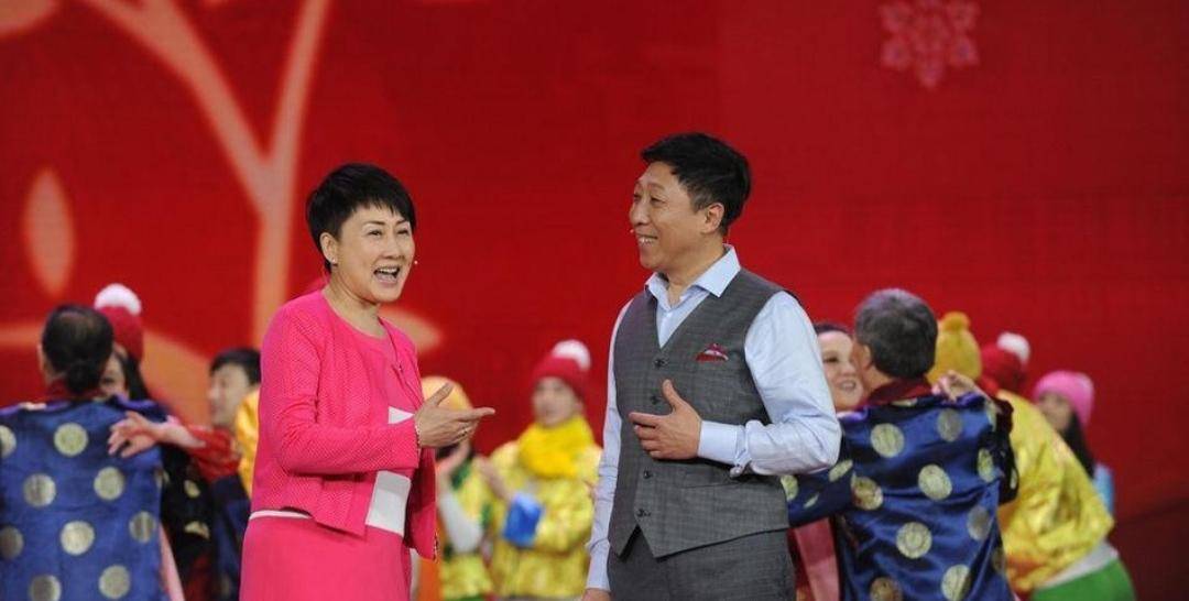 《每逢佳节被催婚》,同台表演者有张国强,任嘉伦,万茜等