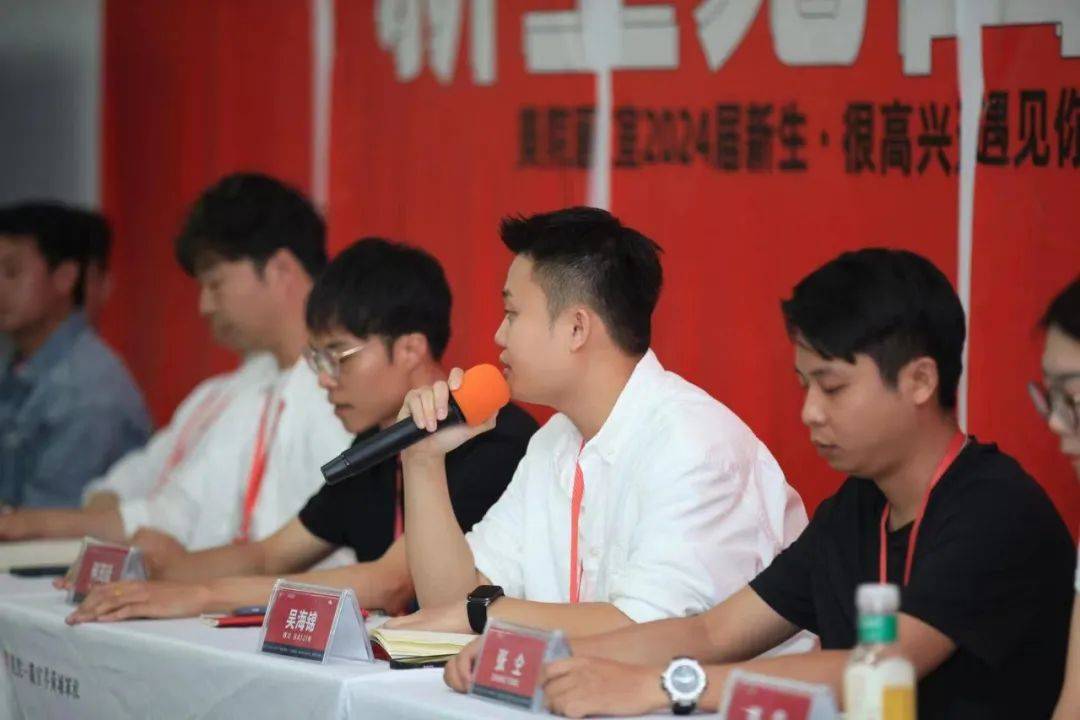 美院艺术第二军团团长,美院名师:吴海锦老师讲话美院艺术第三军团团长