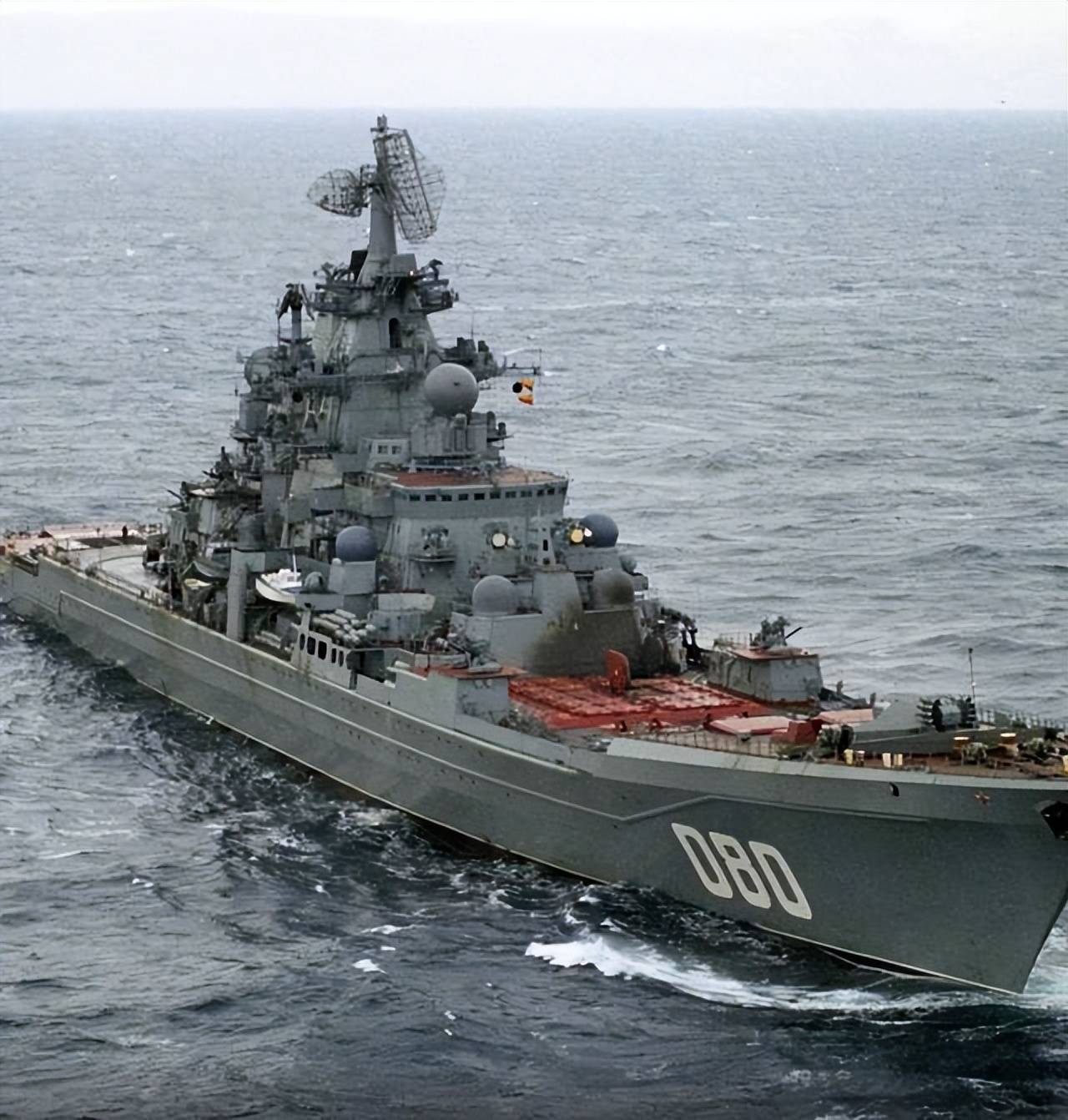 整体上看,纳希莫夫海军上将号实力强是毋庸置疑的,是俄罗斯军事强大的