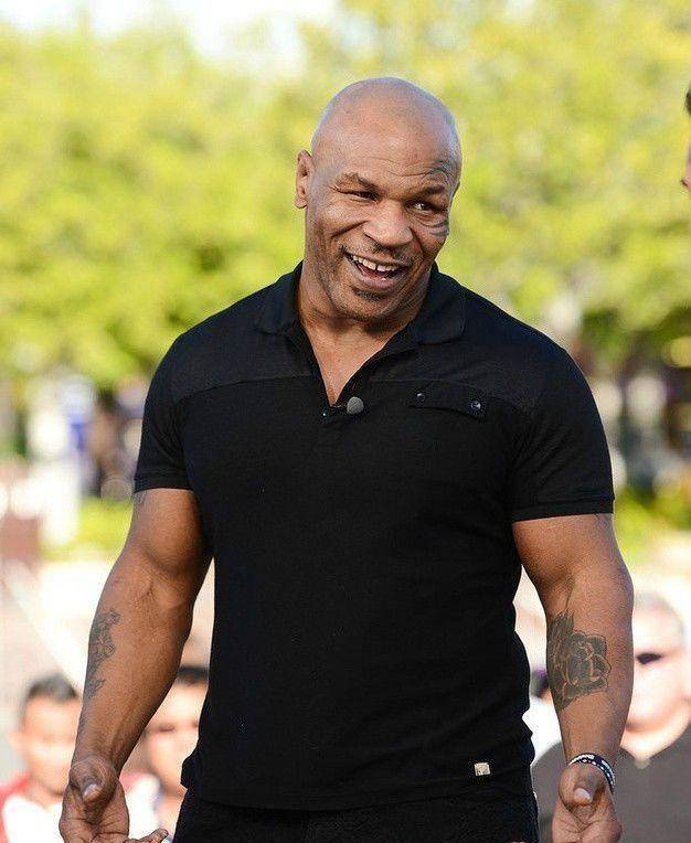 拳王泰森也痴情,竟花10万美元暴打"非人类",女神却好笑又感动_拳击