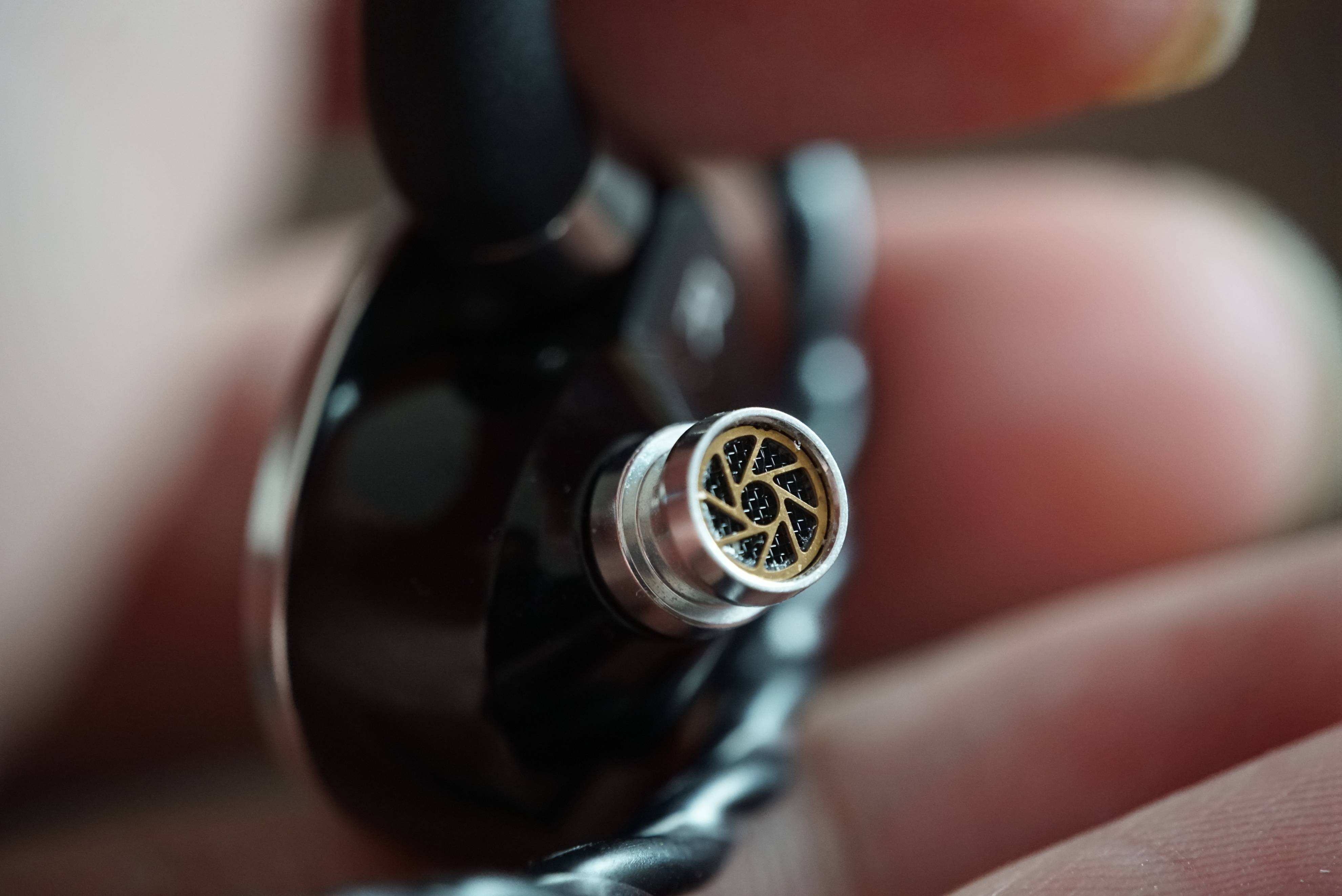 平面振膜入耳式耳机sivga夜莺,逆哈曼曲线前行的高级声_评价_音色