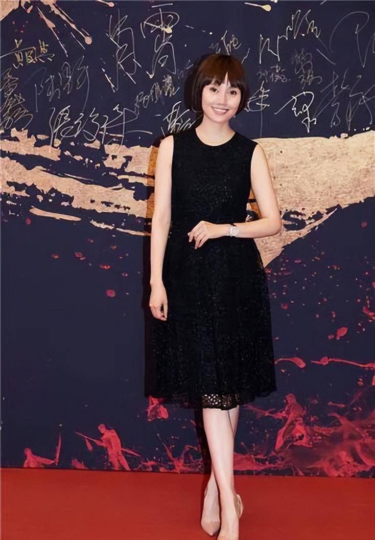 袁泉穿搭后发现:原来中年女人胖胖的样子比年轻时显得更优雅_女性