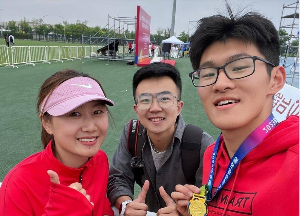 中国17岁跨栏天才13秒39夺冠破纪录,孙海平见证_陈圆_男子_田径