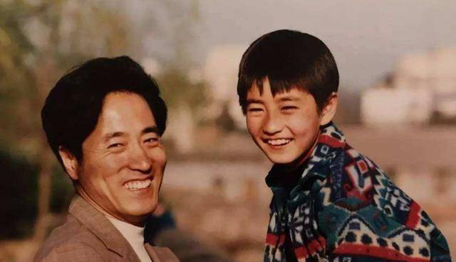 同是子承父业:杨立新儿大获好评,陈宝国之子却被嘲扶不起的阿斗_演艺