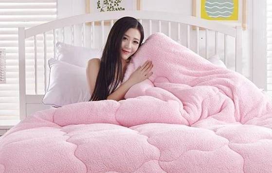 夫妻卧室切记别铺这种被子,幸亏师傅提醒,好多人用错了_床单_粉色