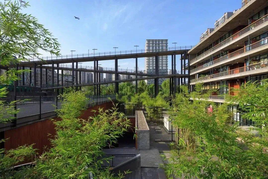 成都西村大院被称为"成都反向地标",由著名国际建筑师刘家琨设计,结合