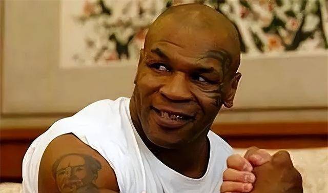 92年拳王泰森入狱:搭讪中年女狱警,趁天黑约会,3年后提前出狱_德西