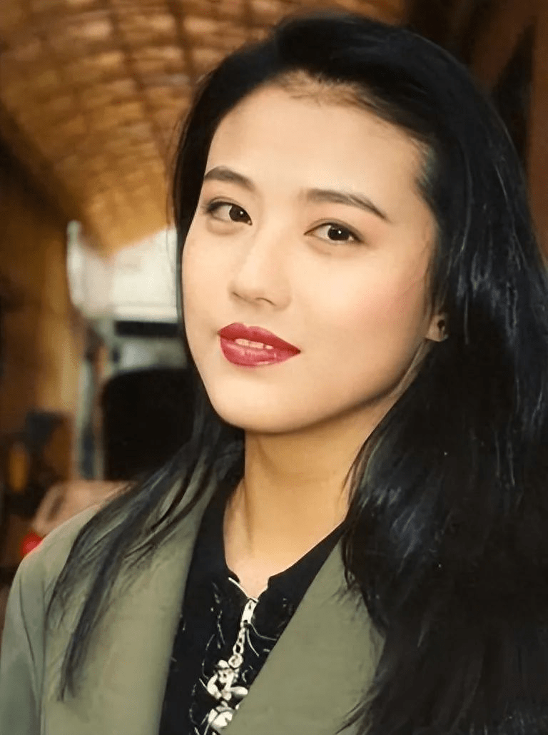 周海媚:57岁独居北京,不生子不结婚,坦言不需要男人_生活_香港_女孩