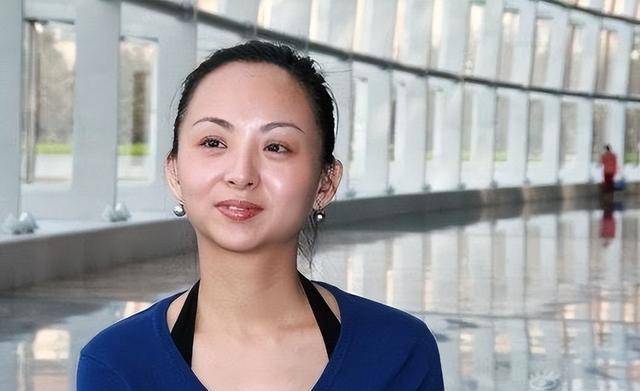 当年春晚"千手观音"聋哑人领舞,被富豪苦追8年,如今成了这样_邰丽华