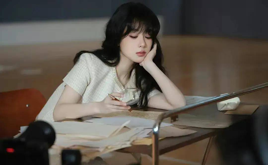 杨紫承欢记杀青后录综艺节目又启程巴黎时装周,忙得没时间谈朋友_行程