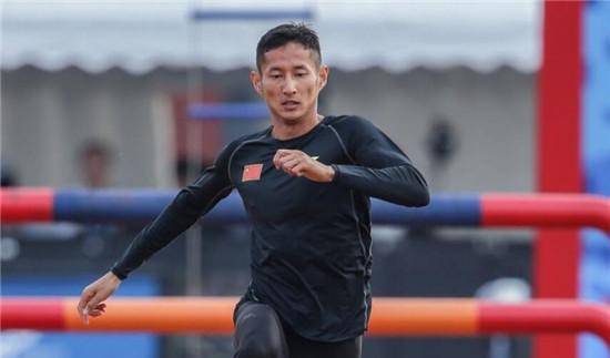 他当兵2年退伍做卡车司机,新领导二次召回,这次直接升到中尉_潘玉程