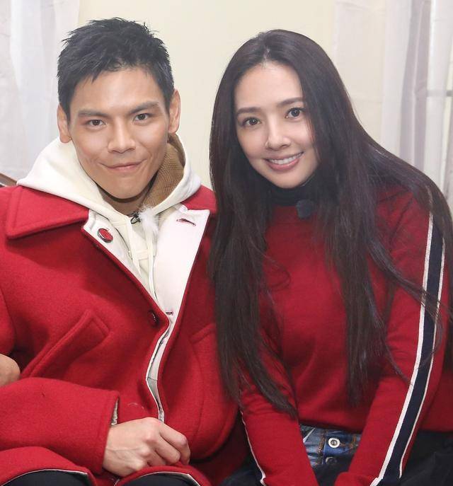 郭碧婷撞脸向华强!