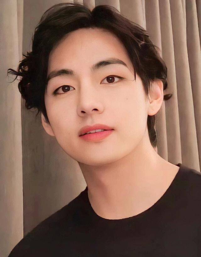 深夜爬窗入侵住宅,金泰亨无奈报案_明星_行为_家人