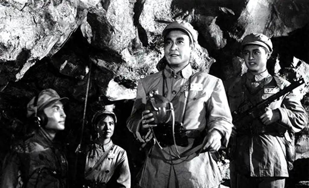 《上甘岭》杨德才饰演者张亮,88岁罕见现身,最遗憾刘玉茹已去世