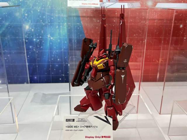 robot魂robot魂展区展出了 metal robot魂 g-self 完美背包,身上有 mr