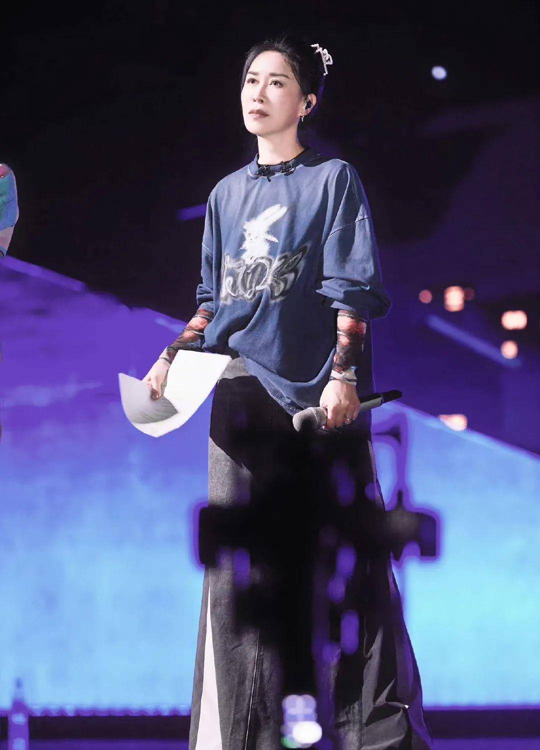 61岁刘德华同框55岁那英!