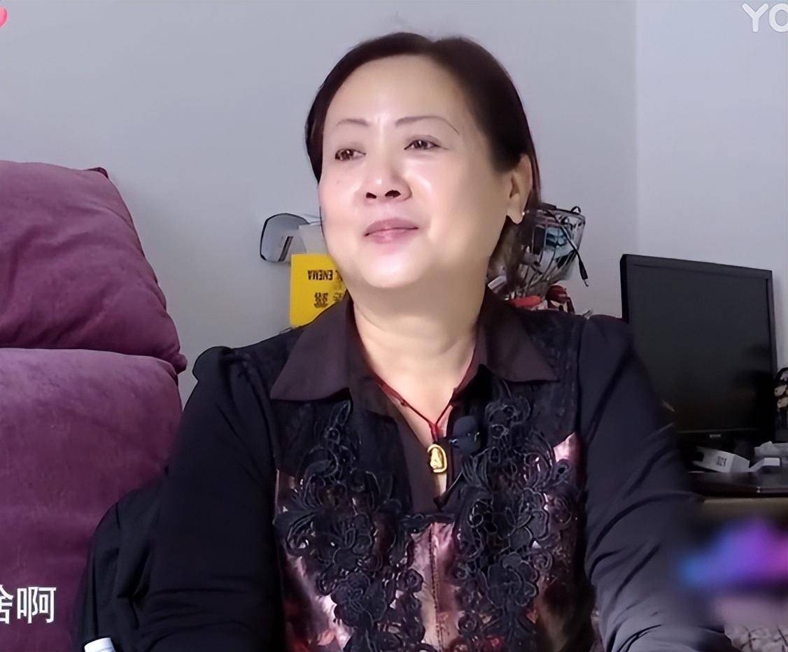 57岁大姐相亲,大哥只用一招,就让她投怀送抱,年轻人都自愧不如_前夫