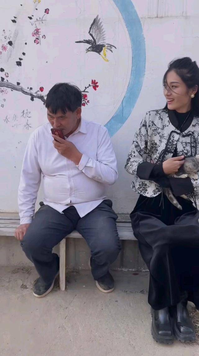 朱之文接电话声音温柔,太激动抖腿了,网友:猜猜是谁_知己_袁庆_红颜
