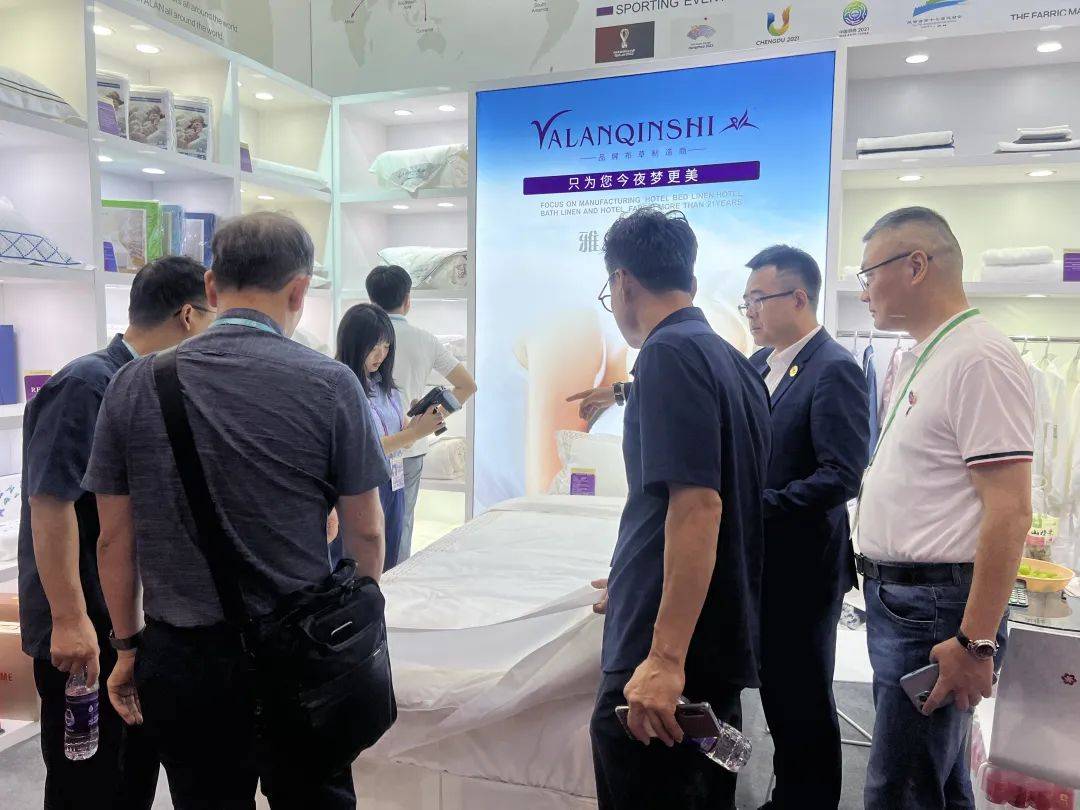 开展以来,雅兰纺织集团旗下"雅兰国际&弘雅织业"展区客商络绎不绝