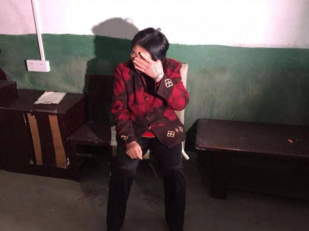 女儿动手住院的母亲,拳拳到肉句句诛心,可怜的母亲可悲的母亲_小敏