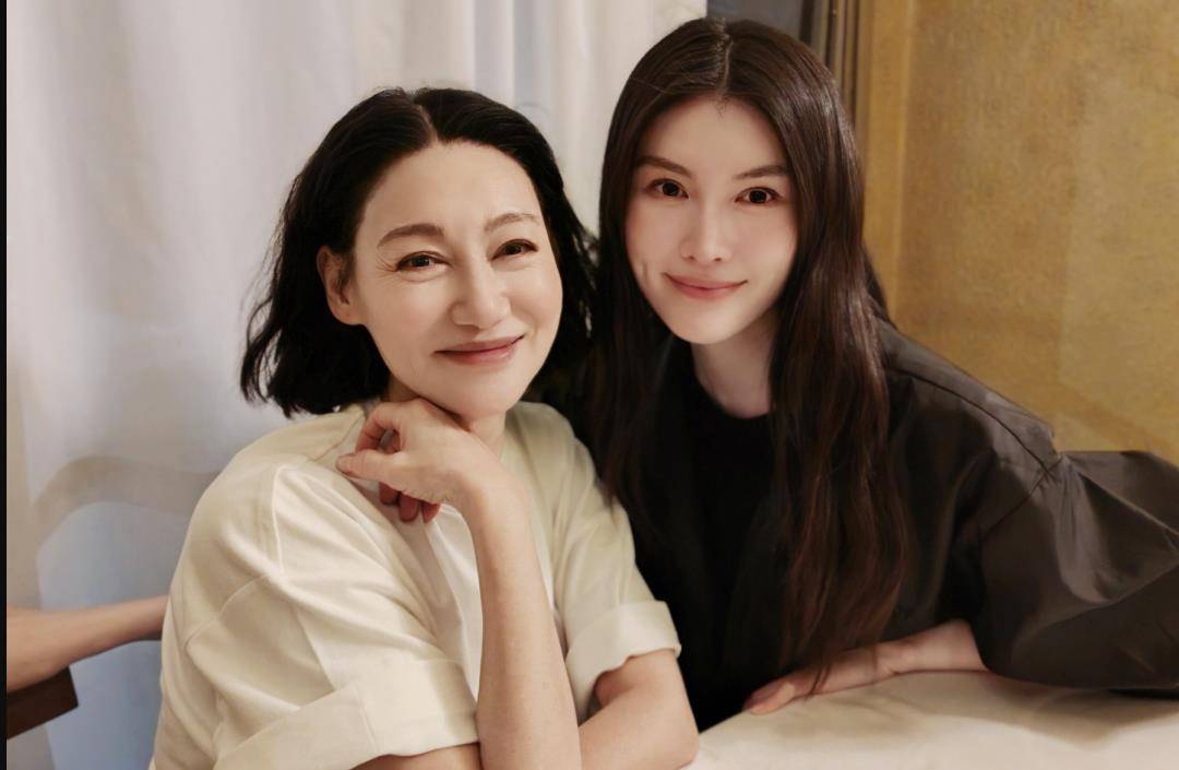 米兰大咖不少:倪妮气场十足,张雨绮真敢穿,但张柏芝这次完胜_红色