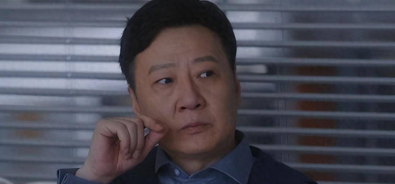 尤其是冯辉这个演员,真的非常需要夸奖他.我以前从没见过他演坏人.