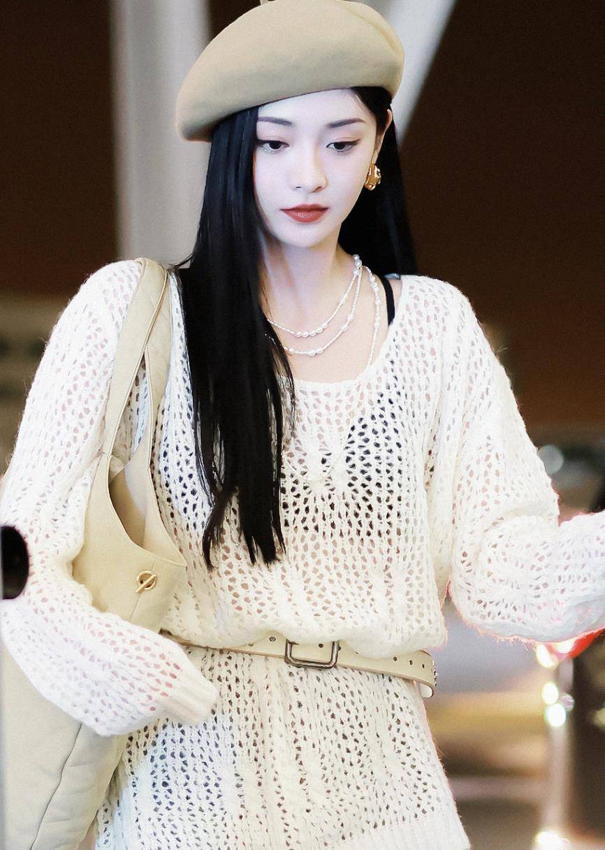 米兰大咖不少:倪妮气场十足,张雨绮真敢穿,但张柏芝这次完胜_红色