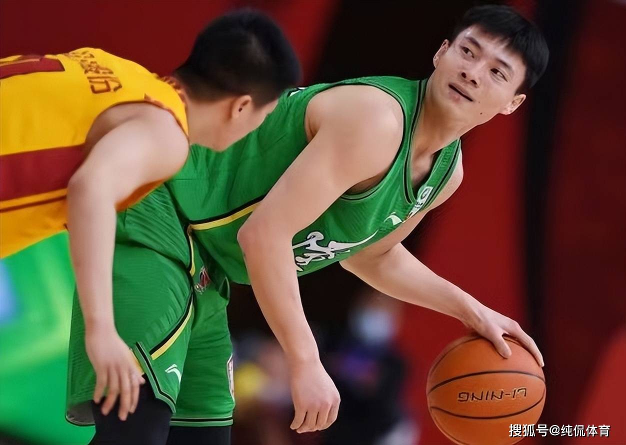鄢手骐用4场比赛,将自己职业生涯打没了!球迷:手帝能力真不差_辽篮_乌