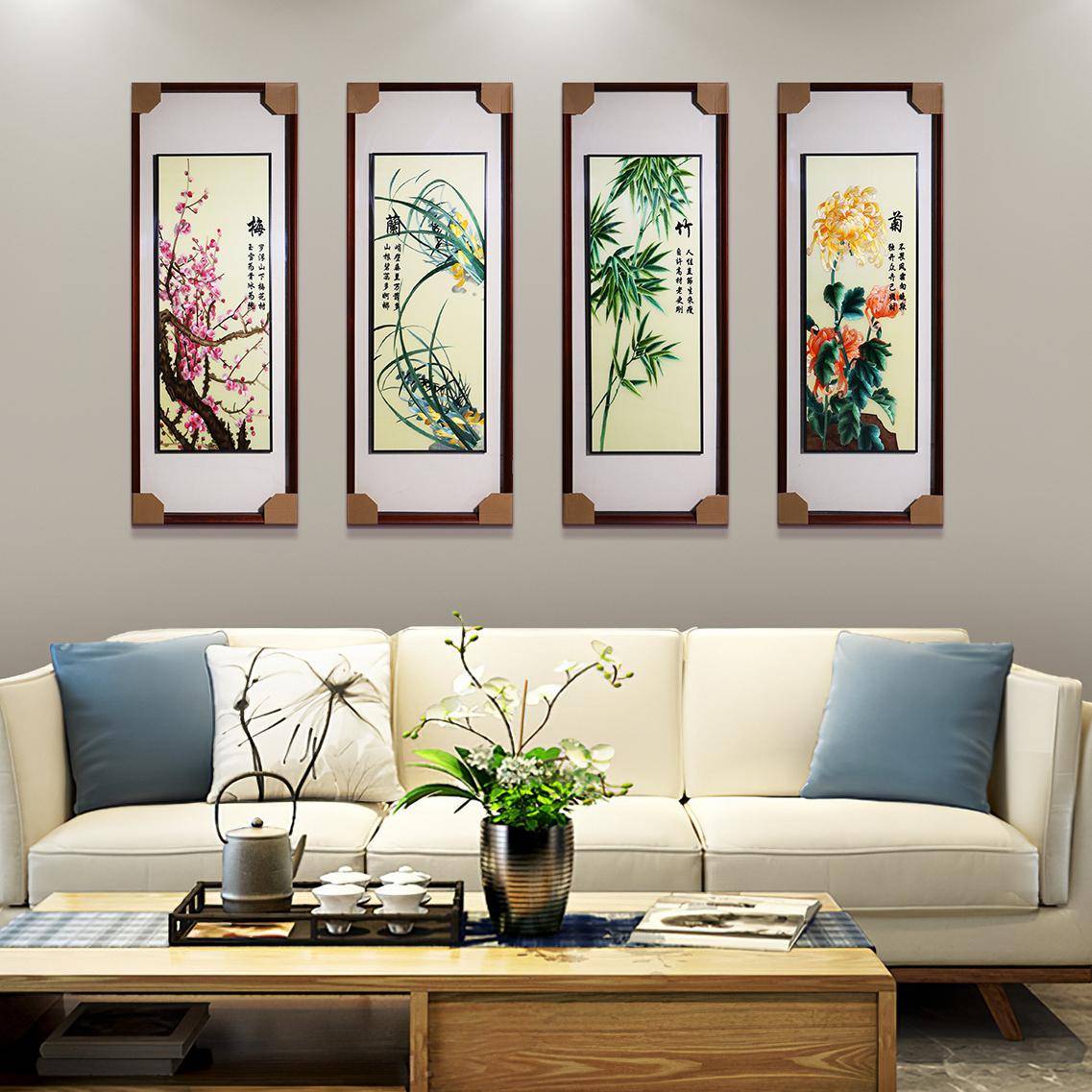 梅兰竹菊四条屏是一种以春兰,夏竹,秋菊,冬梅为主题的家居挂画,它以四