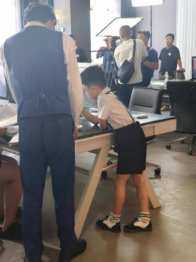 女童横店当童漂4个月赚250元_吴兰_小伊_孩子