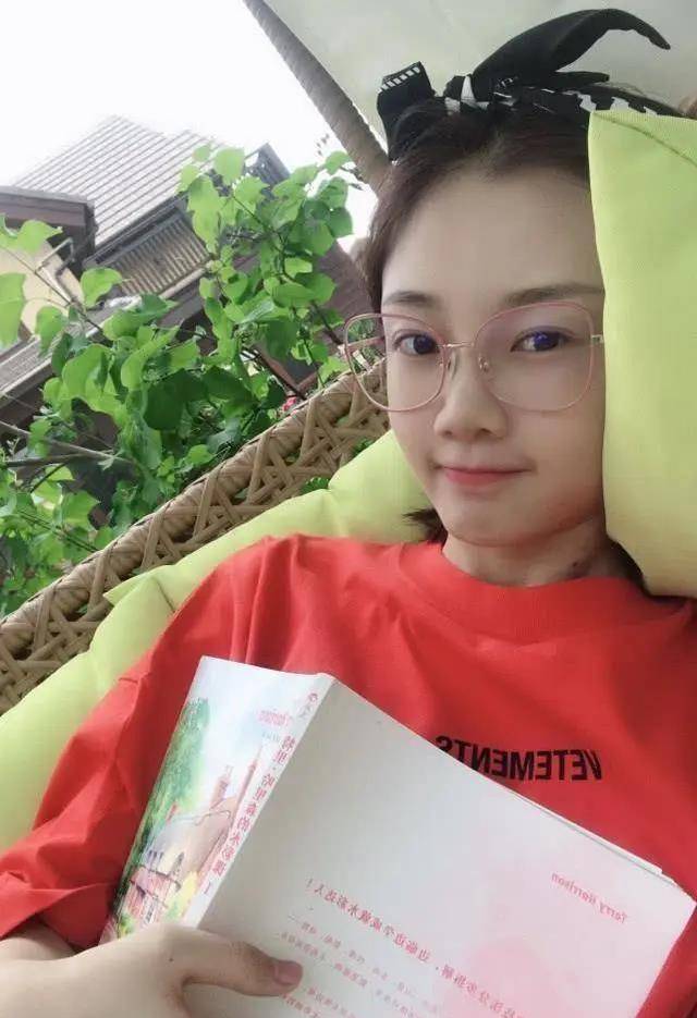 郑恺官宣苗苗产女,感慨老婆十分辛苦,自称要努力挣奶粉钱_女儿_妻子