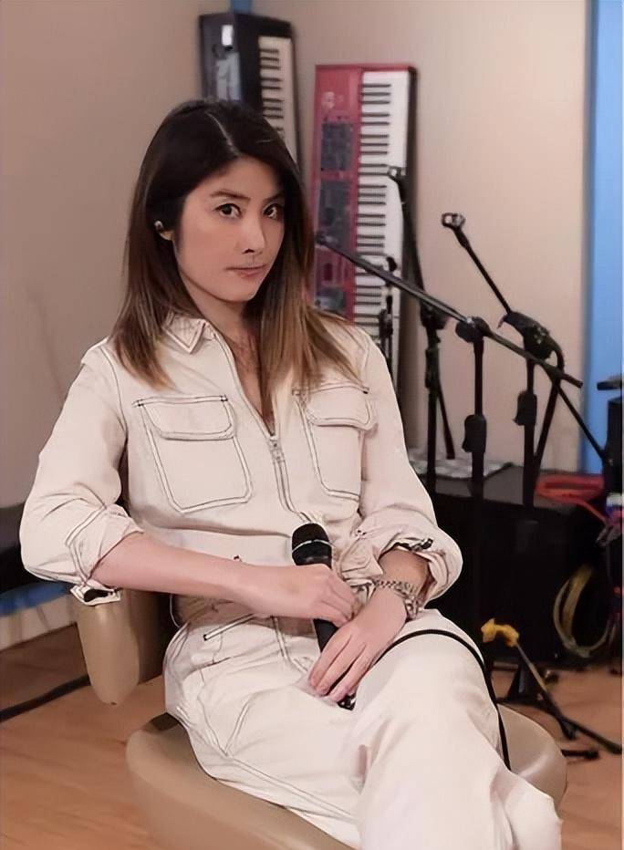 51岁陈慧琳,青春不老的容颜与完美身材,令人惊叹!_运动_皮肤_生活