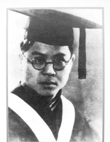 吴晗的父亲考中过秀才,家里有浓郁的学习气氛.