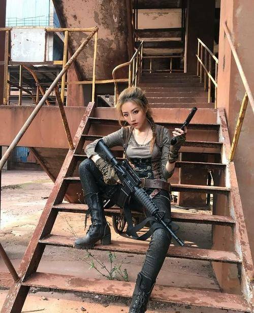 3月,与 傅程鹏, 任柯诺, 张进共同主演的动作片《特种兵归来》系列三