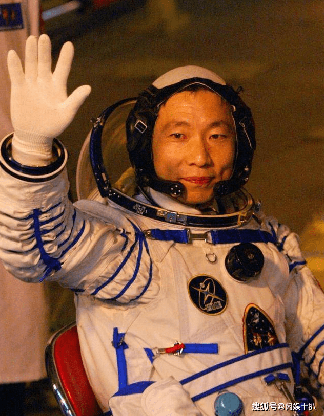 中国首位航天英雄杨利伟:濒死26秒返回地球,辉煌背后有泪有痛